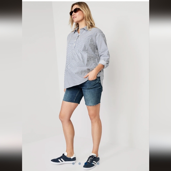 Old Navy Maternity Full-Panel OG Straight Cut-Off Jean Shorts -- 5-inch inseam - Picture 5 of 5